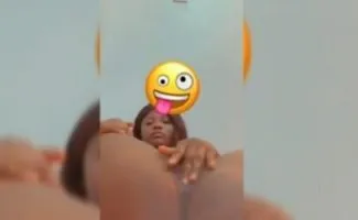 Sophie Fingering Her Vagina In Leak Video